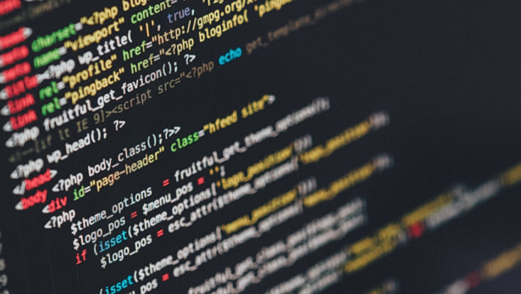 Bildschirm mit langem Code